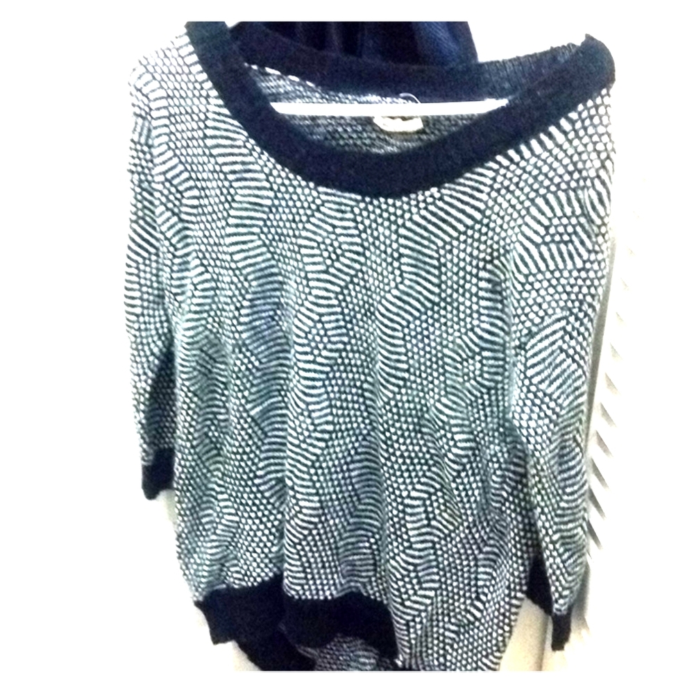 Knitted  off shoulder shirt